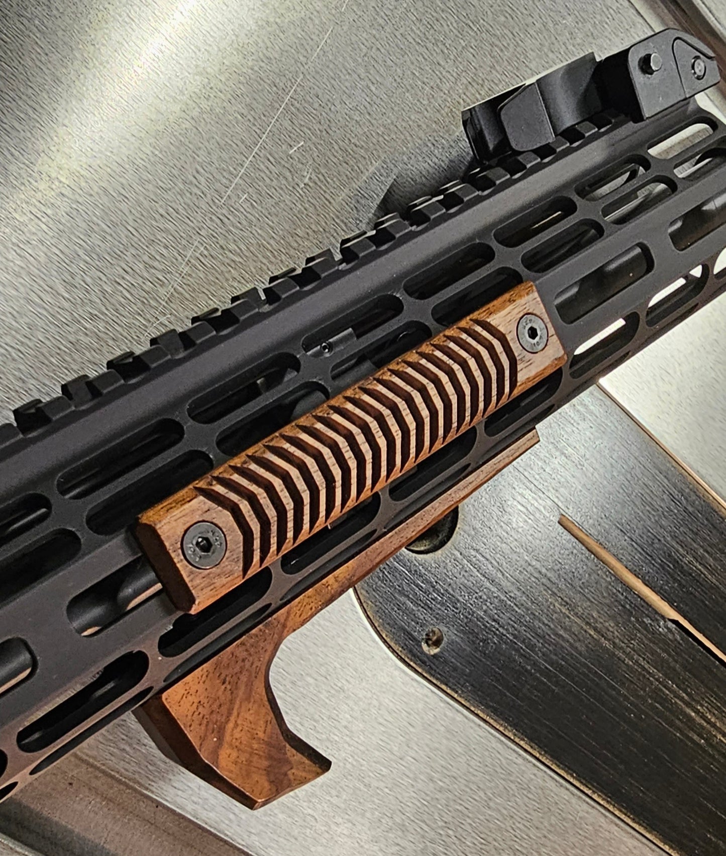 Walnut color. V blunt style. 2.5 mlok rail covers 